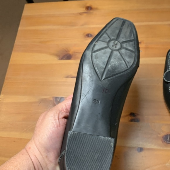 Bill Blass Alberti Black Loafers w Gold Hardware - Picture 4 of 6